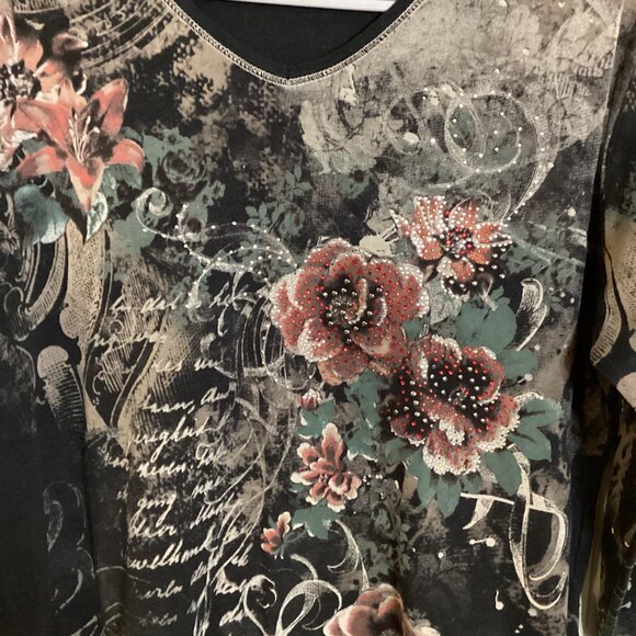 Women's Black Floral Long Sleeve Top 3/4 Sleeves T-Shirt V-Neck Graphic Roses - Picture 3 of 4